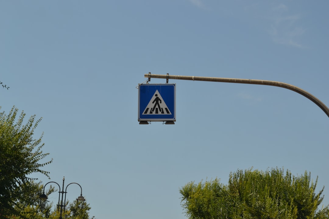 Suppliers of Construction Traffic Signs in Wagga Wagga: A Profile on Pinnacle Signage